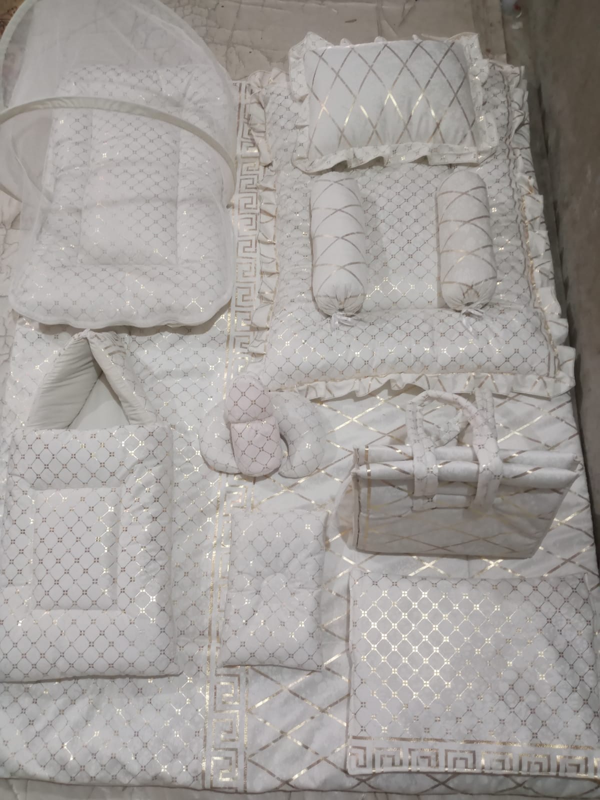 Luxury 12-Piece Velvet Baby Bedding Set with Mosquito Net & Travel Bag – Royal Design