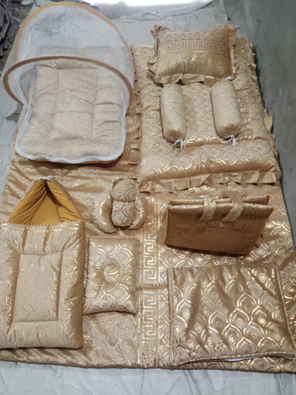 Luxury 12-Piece Velvet Baby Bedding Set with Mosquito Net & Travel Bag – Royal Design