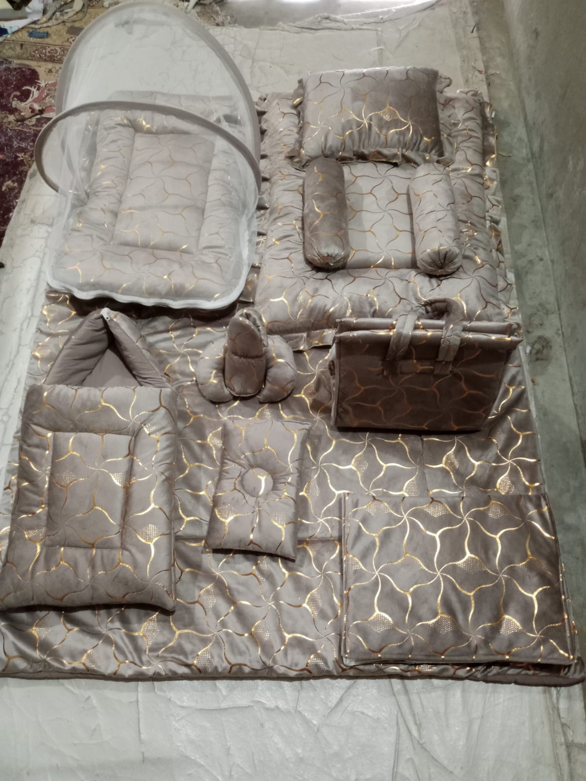 Luxury 12-Piece Velvet Baby Bedding Set with Mosquito Net & Travel Bag – Royal Design